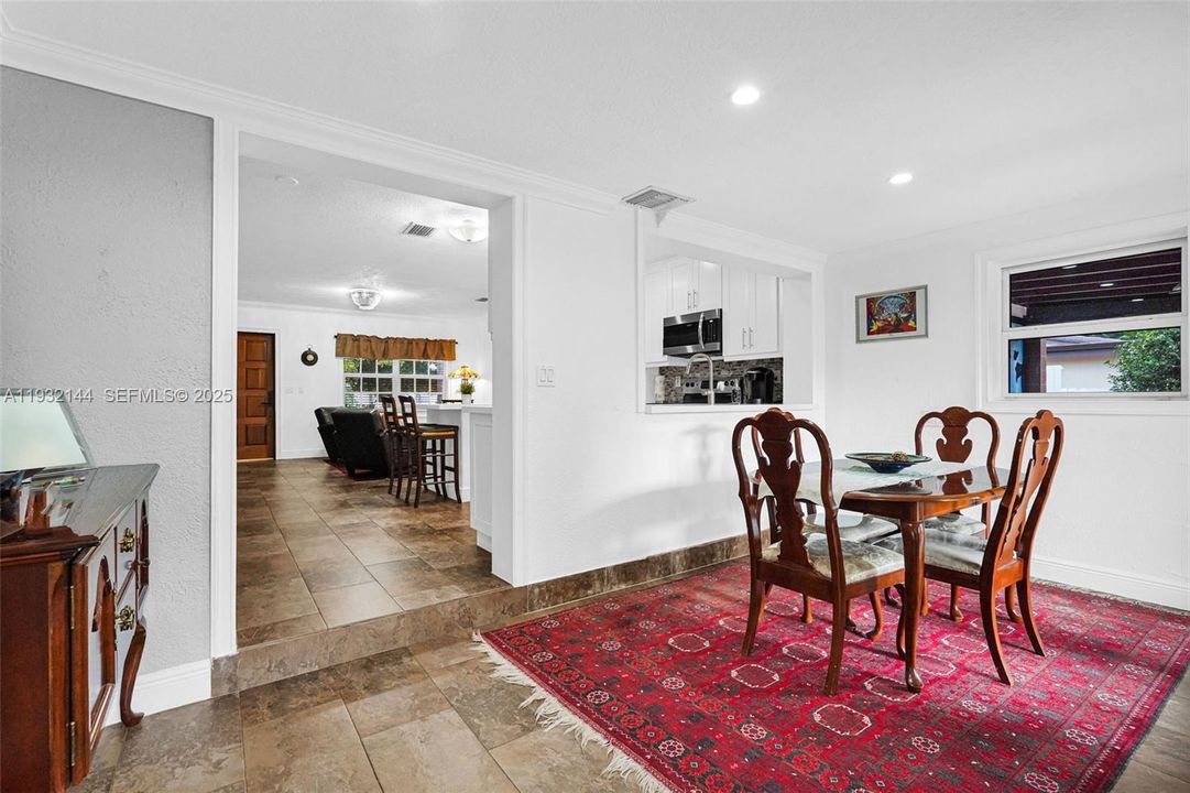 待售: $945,000 (3 贝兹, 3 浴室, 1463 平方英尺)