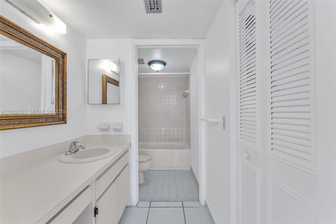 На продажу: $310,000 (1 спален, 1 ванн, 843 Квадратных фут)