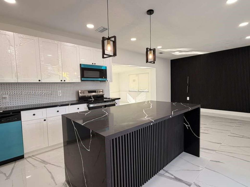 For Sale: $600,000 (3 beds, 2 baths, 1973 Square Feet)