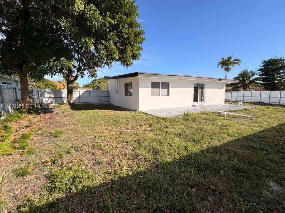 For Sale: $600,000 (3 beds, 2 baths, 1973 Square Feet)