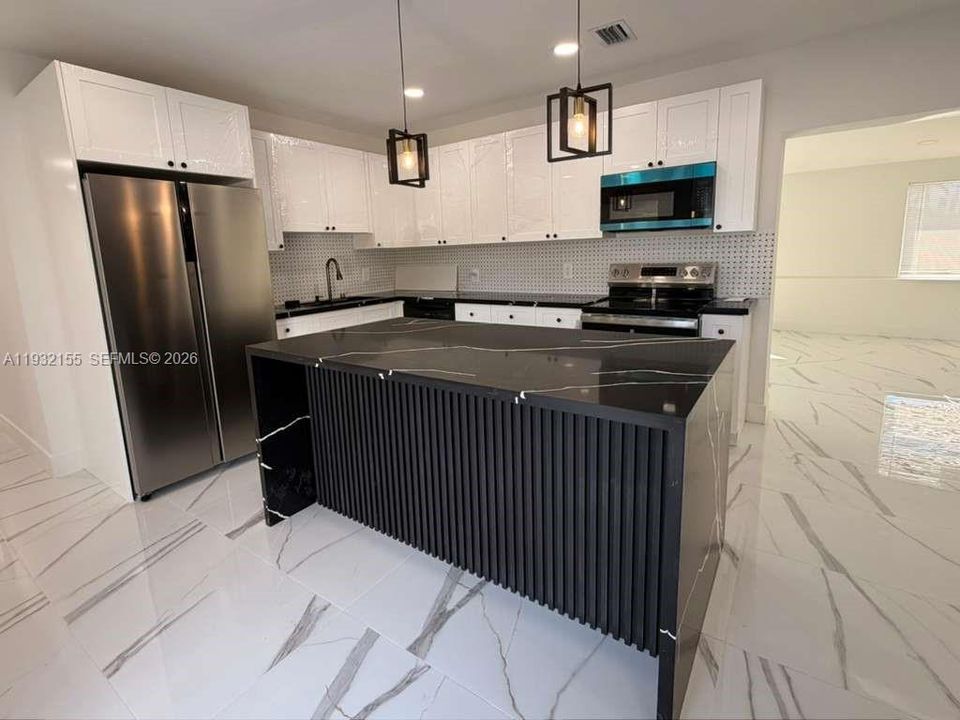 For Sale: $600,000 (3 beds, 2 baths, 1973 Square Feet)