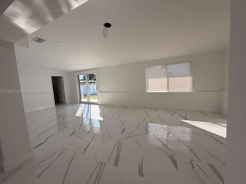 For Sale: $600,000 (3 beds, 2 baths, 1973 Square Feet)