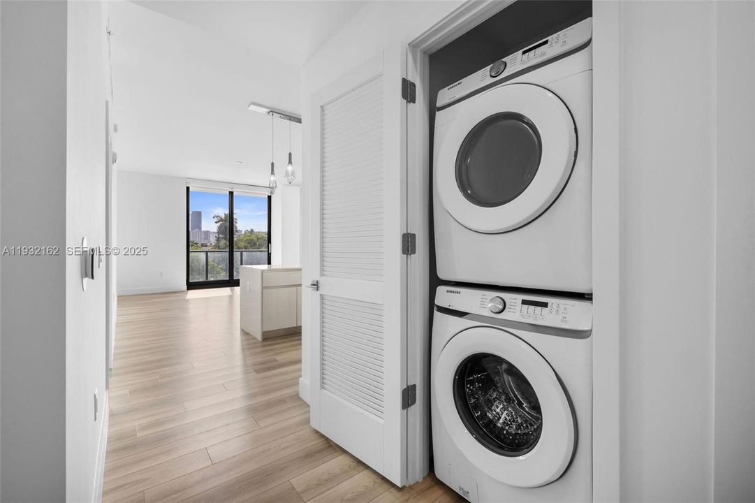 For Rent: $3,344 (1 beds, 1 baths, 1036 Square Feet)