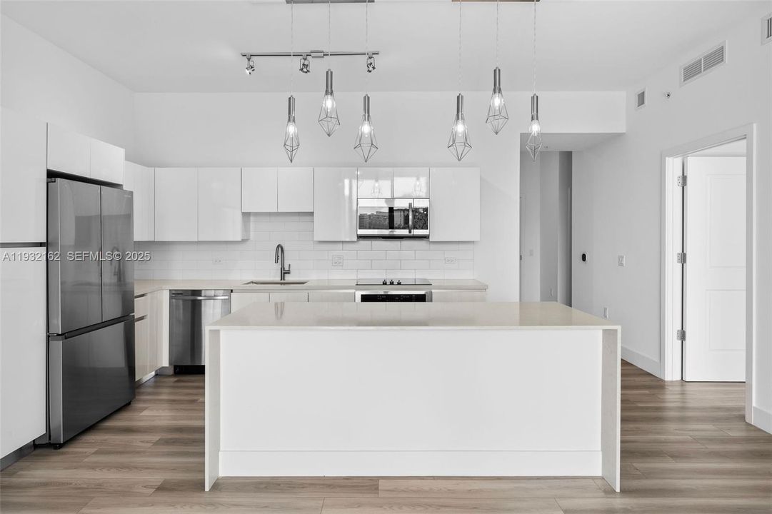 For Rent: $3,344 (1 beds, 1 baths, 1036 Square Feet)