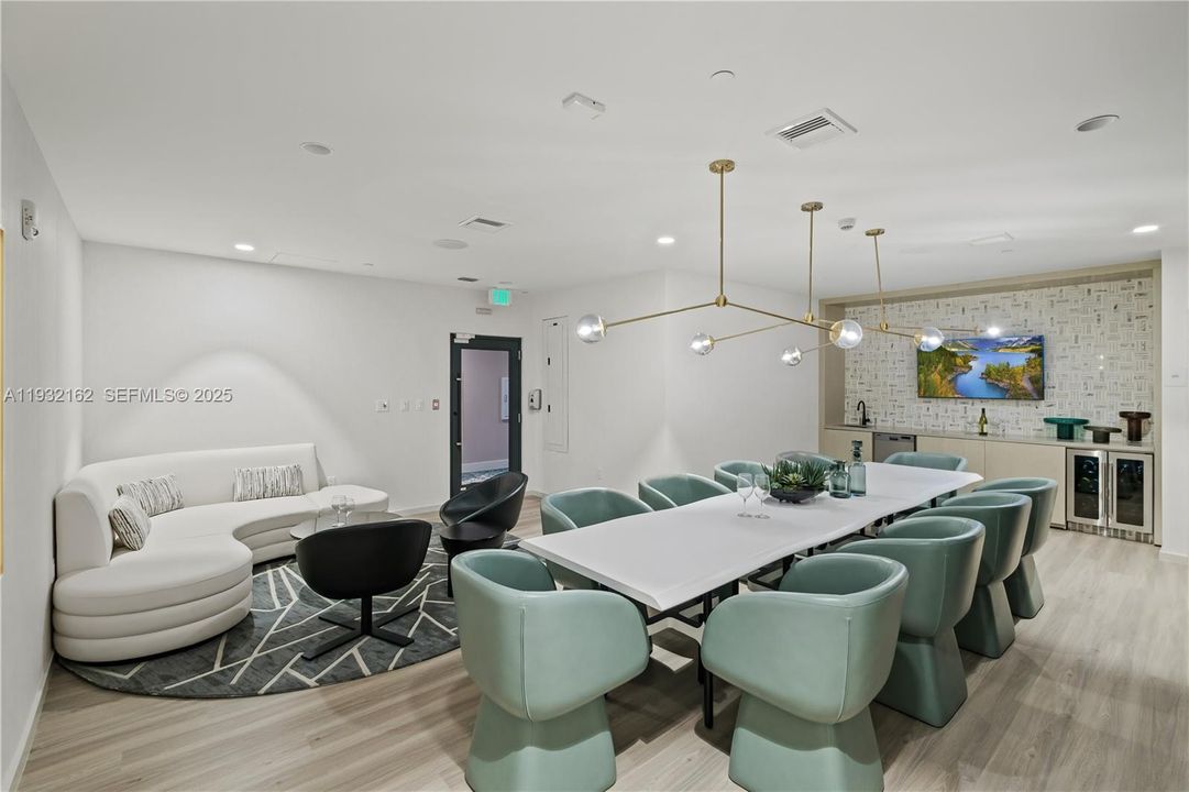 For Rent: $3,344 (1 beds, 1 baths, 1036 Square Feet)