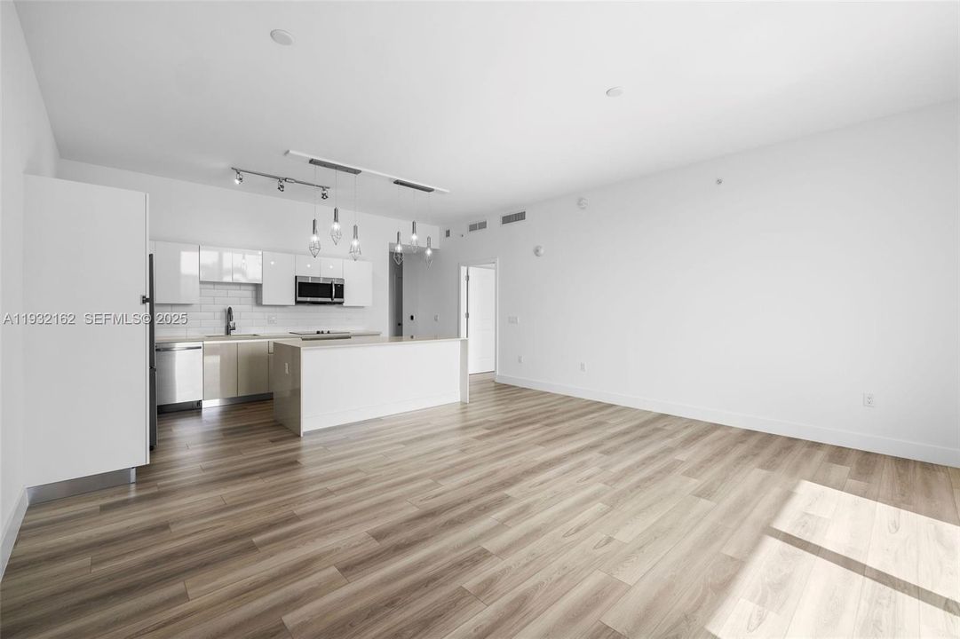 For Rent: $3,344 (1 beds, 1 baths, 1036 Square Feet)