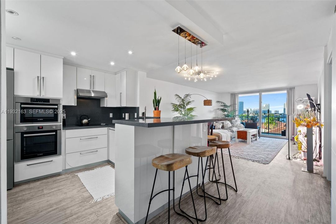 For Rent: $2,700 (1 beds, 1 baths, 837 Square Feet)