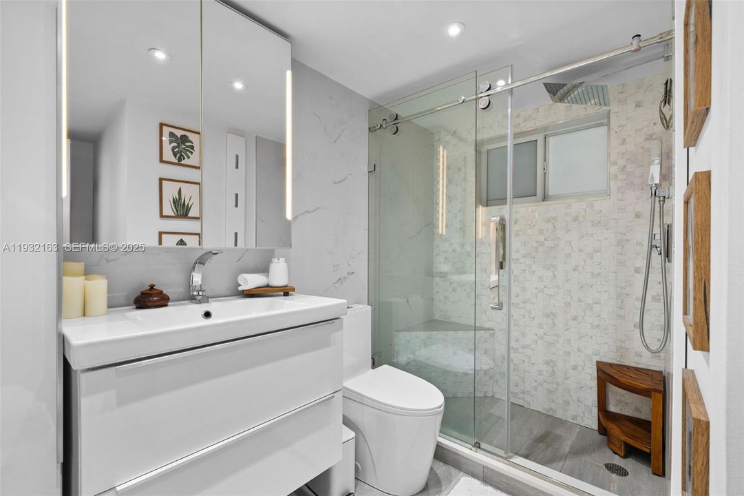 For Rent: $2,700 (1 beds, 1 baths, 837 Square Feet)