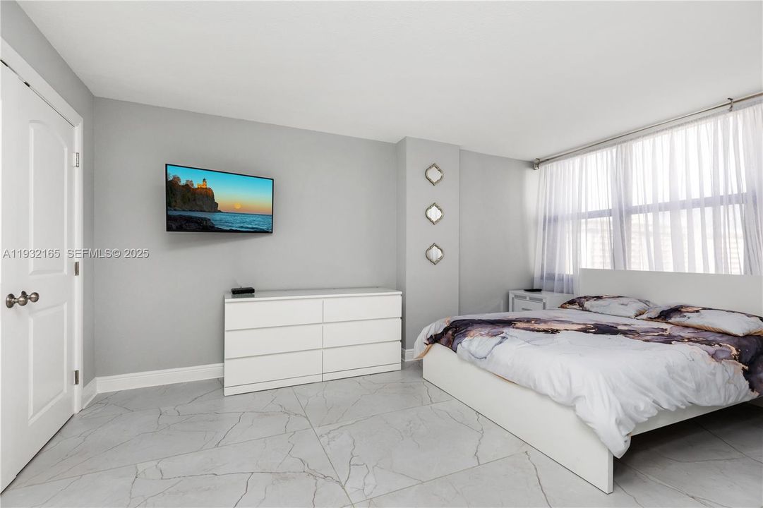 待售: $549,000 (2 贝兹, 2 浴室, 1070 平方英尺)