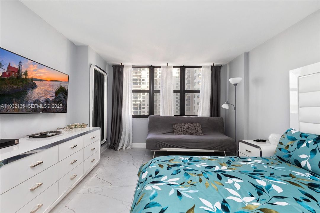 待售: $549,000 (2 贝兹, 2 浴室, 1070 平方英尺)