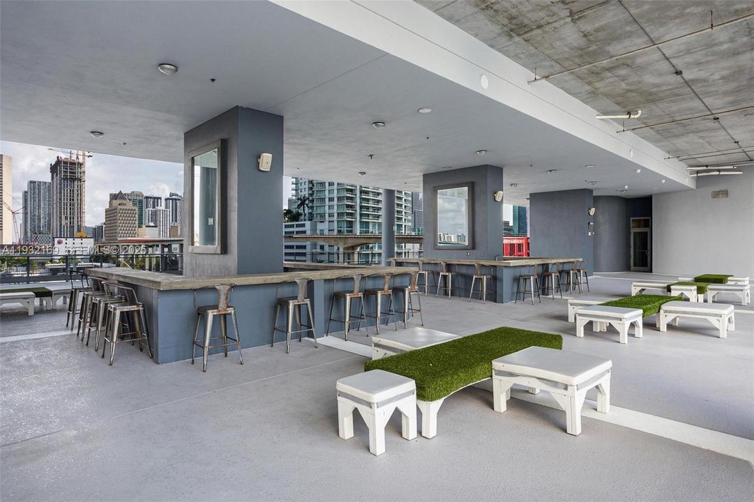 For Rent: $2,900 (1 beds, 1 baths, 795 Square Feet)