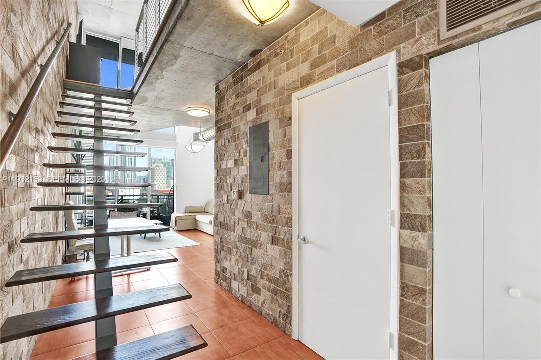 For Rent: $2,900 (1 beds, 1 baths, 795 Square Feet)