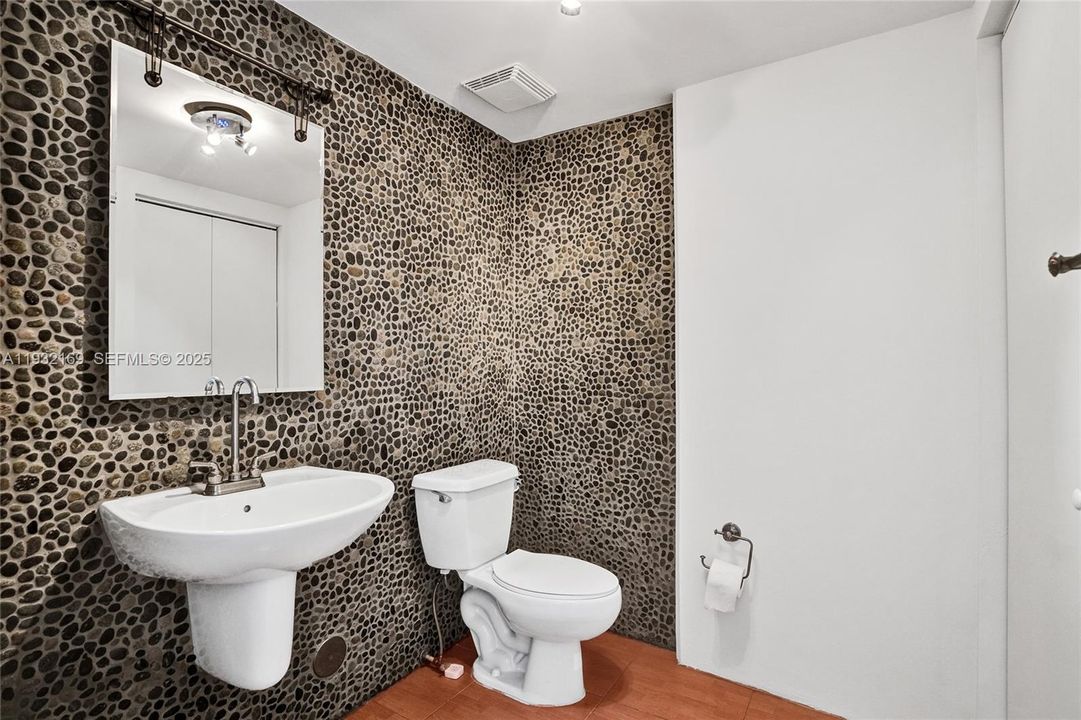 For Rent: $2,900 (1 beds, 1 baths, 795 Square Feet)