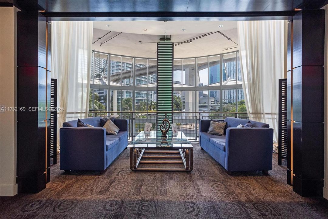 For Rent: $2,900 (1 beds, 1 baths, 795 Square Feet)