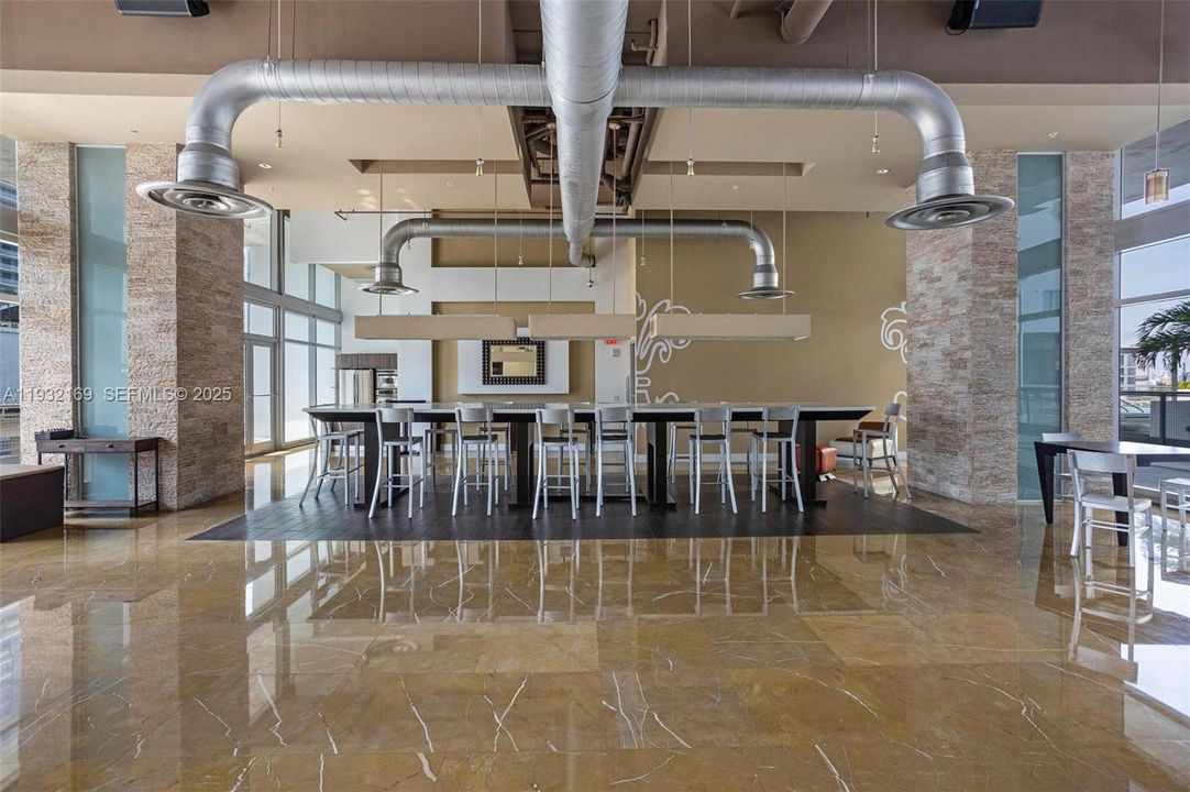 For Rent: $2,900 (1 beds, 1 baths, 795 Square Feet)