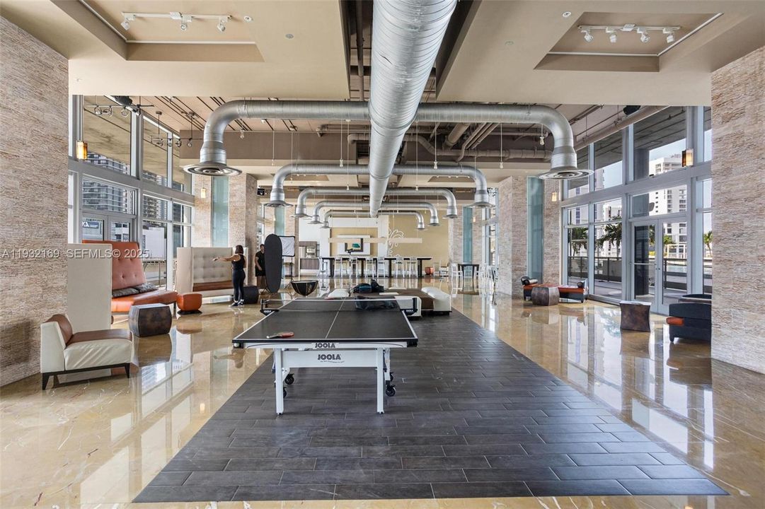 For Rent: $2,900 (1 beds, 1 baths, 795 Square Feet)