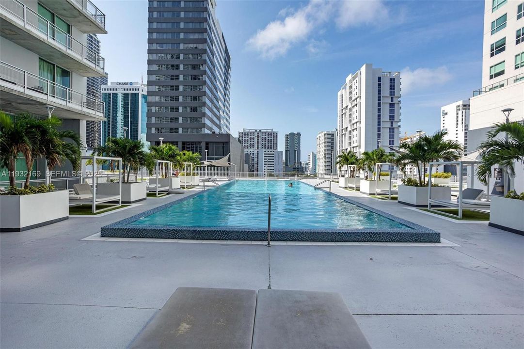 For Rent: $2,900 (1 beds, 1 baths, 795 Square Feet)