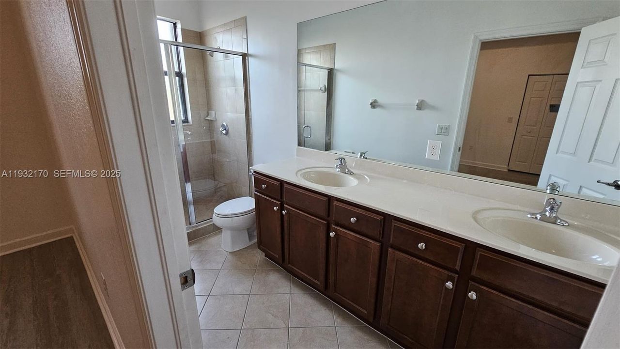 For Rent: $3,500 (3 beds, 2 baths, 1610 Square Feet)