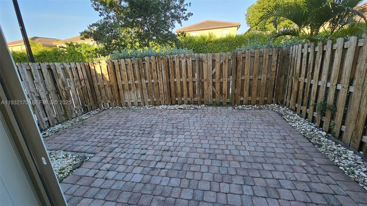 For Rent: $3,500 (3 beds, 2 baths, 1610 Square Feet)