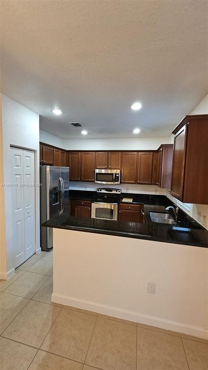 For Rent: $3,500 (3 beds, 2 baths, 1610 Square Feet)