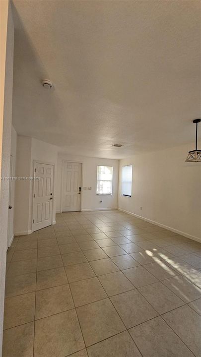 For Rent: $3,500 (3 beds, 2 baths, 1610 Square Feet)