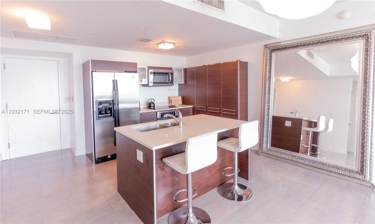 For Sale: $698,000 (2 beds, 2 baths, 1084 Square Feet)