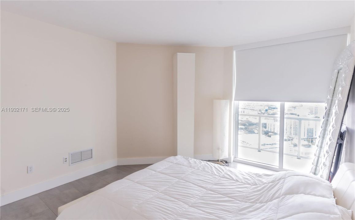 For Sale: $698,000 (2 beds, 2 baths, 1084 Square Feet)