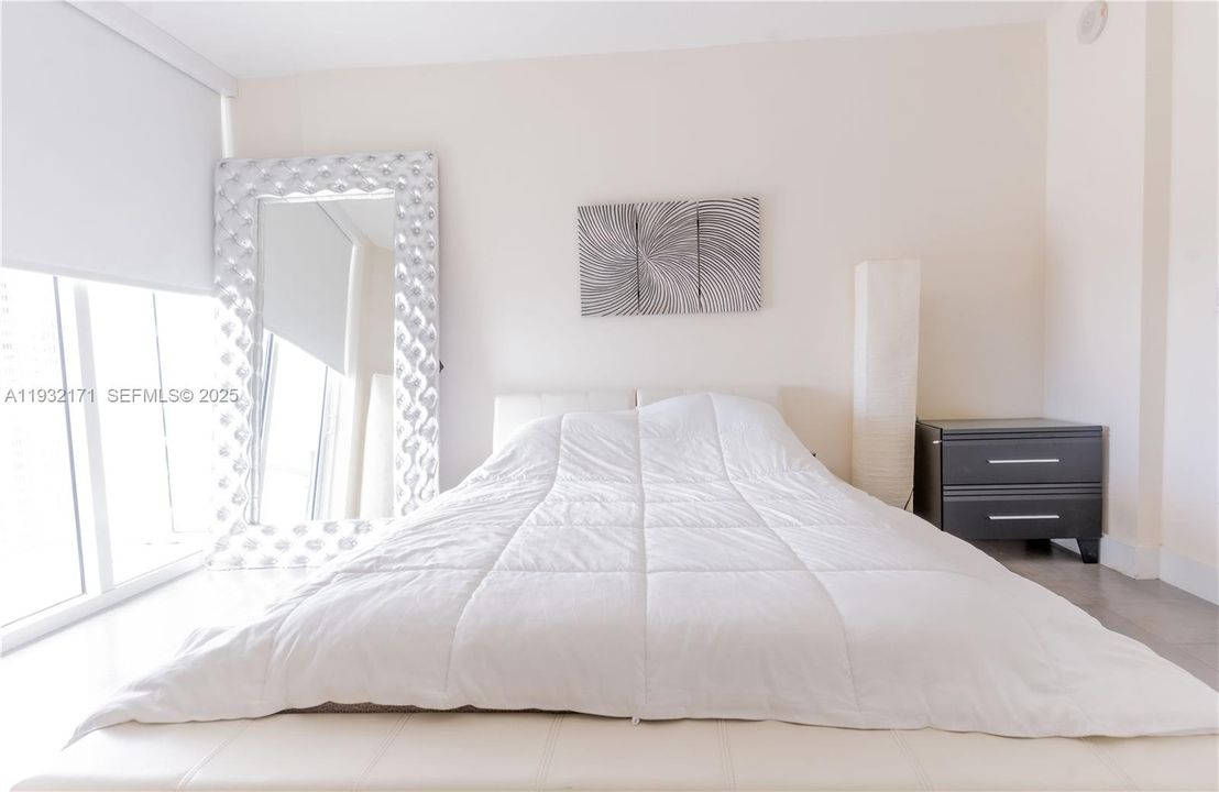 For Sale: $698,000 (2 beds, 2 baths, 1084 Square Feet)