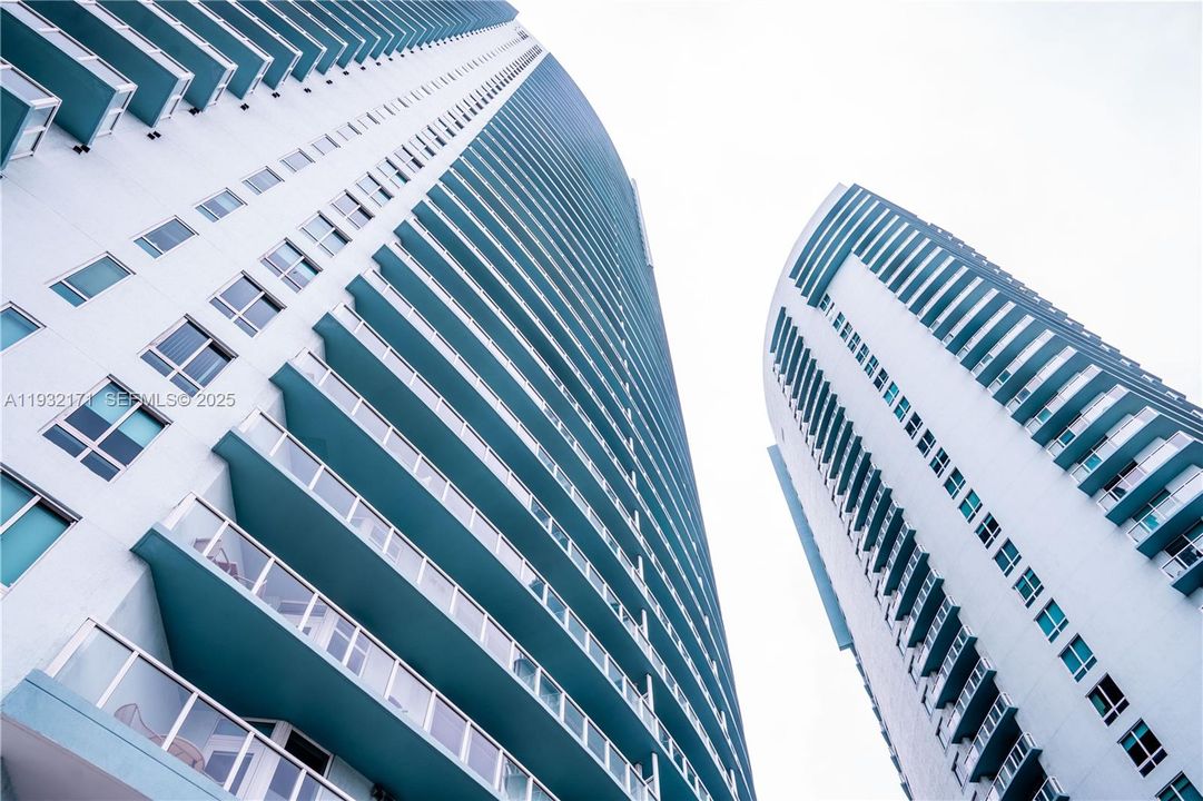 For Sale: $698,000 (2 beds, 2 baths, 1084 Square Feet)