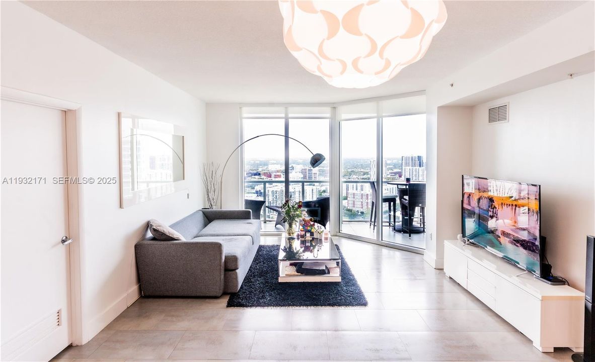 For Sale: $698,000 (2 beds, 2 baths, 1084 Square Feet)