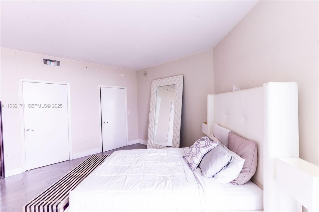 For Sale: $698,000 (2 beds, 2 baths, 1084 Square Feet)