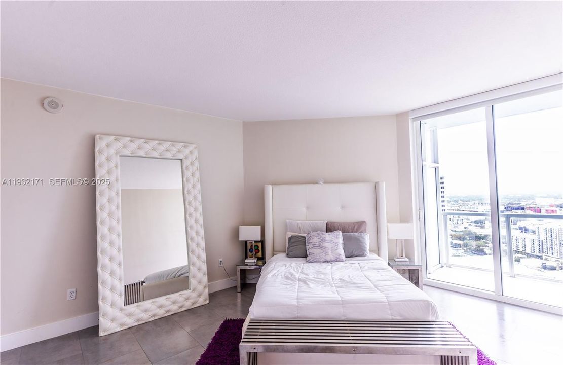 For Sale: $698,000 (2 beds, 2 baths, 1084 Square Feet)