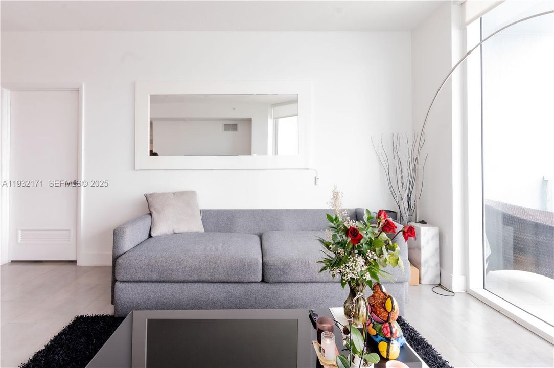 For Sale: $698,000 (2 beds, 2 baths, 1084 Square Feet)