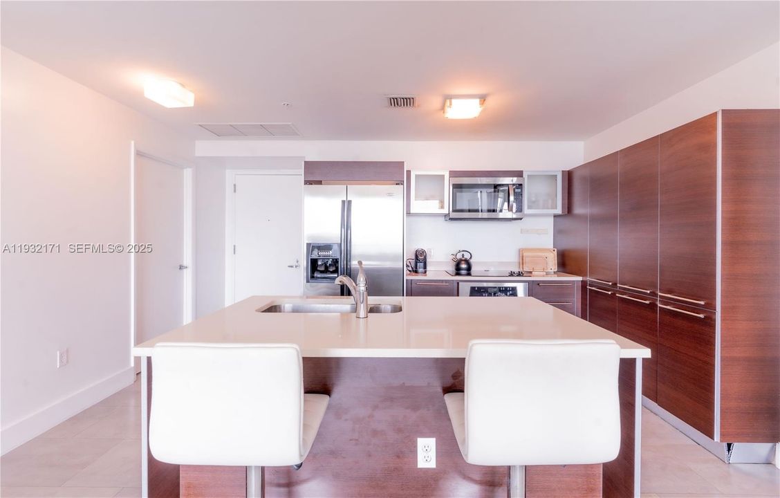 For Sale: $698,000 (2 beds, 2 baths, 1084 Square Feet)