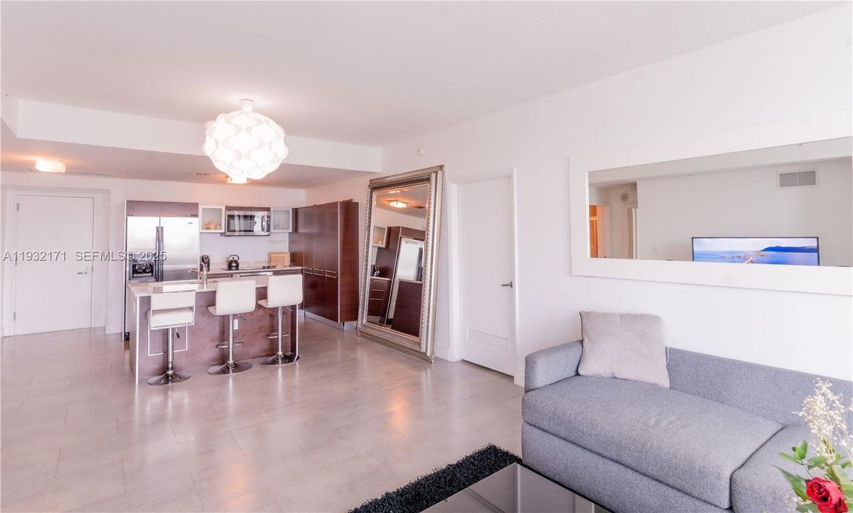 For Sale: $698,000 (2 beds, 2 baths, 1084 Square Feet)