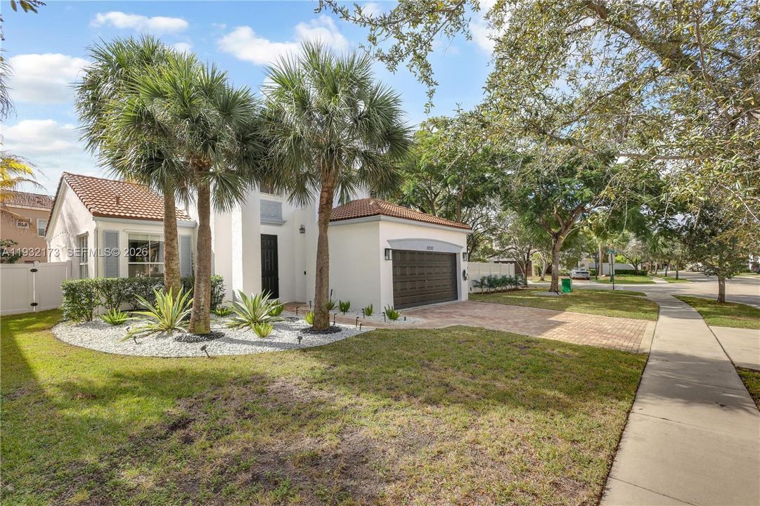 En Venta: $808,000 (4 camas, 3 baños, 2261 Pies cuadrados)