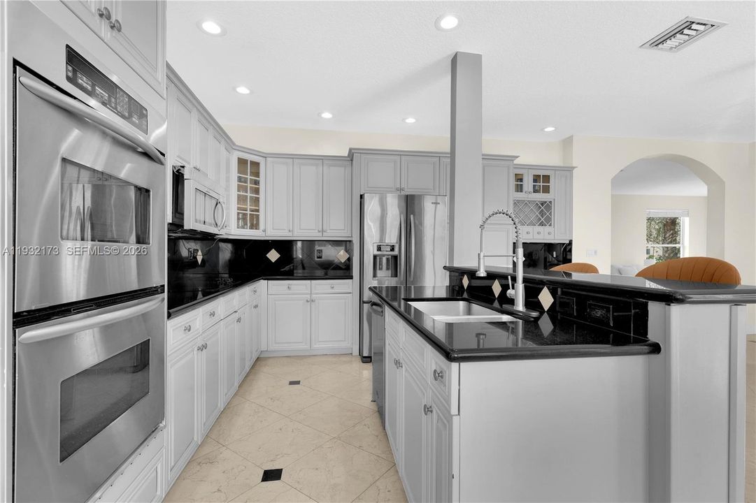 En Venta: $808,000 (4 camas, 3 baños, 2261 Pies cuadrados)