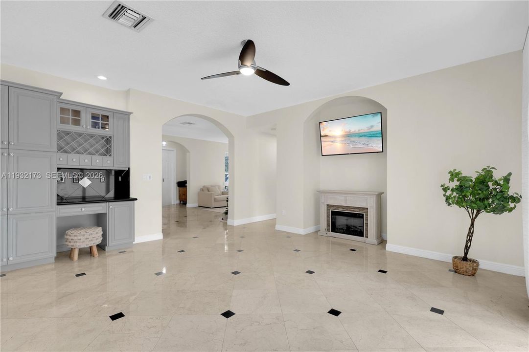 En Venta: $808,000 (4 camas, 3 baños, 2261 Pies cuadrados)