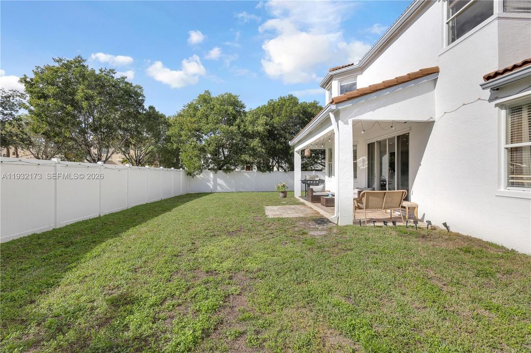 En Venta: $808,000 (4 camas, 3 baños, 2261 Pies cuadrados)