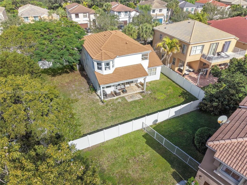 En Venta: $808,000 (4 camas, 3 baños, 2261 Pies cuadrados)