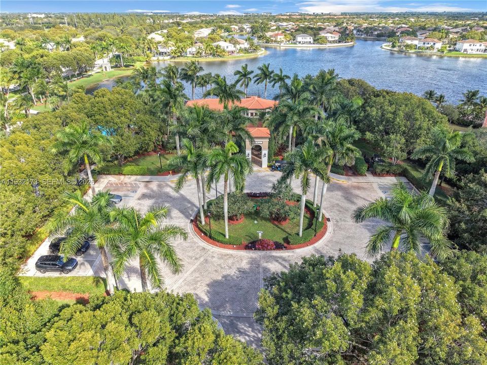 En Venta: $808,000 (4 camas, 3 baños, 2261 Pies cuadrados)