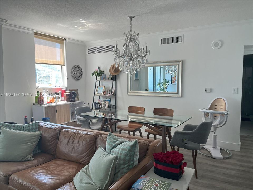 For Rent: $3,800 (2 beds, 2 baths, 1117 Square Feet)