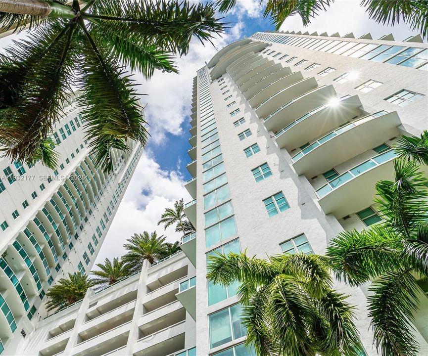 For Rent: $3,800 (2 beds, 2 baths, 1117 Square Feet)