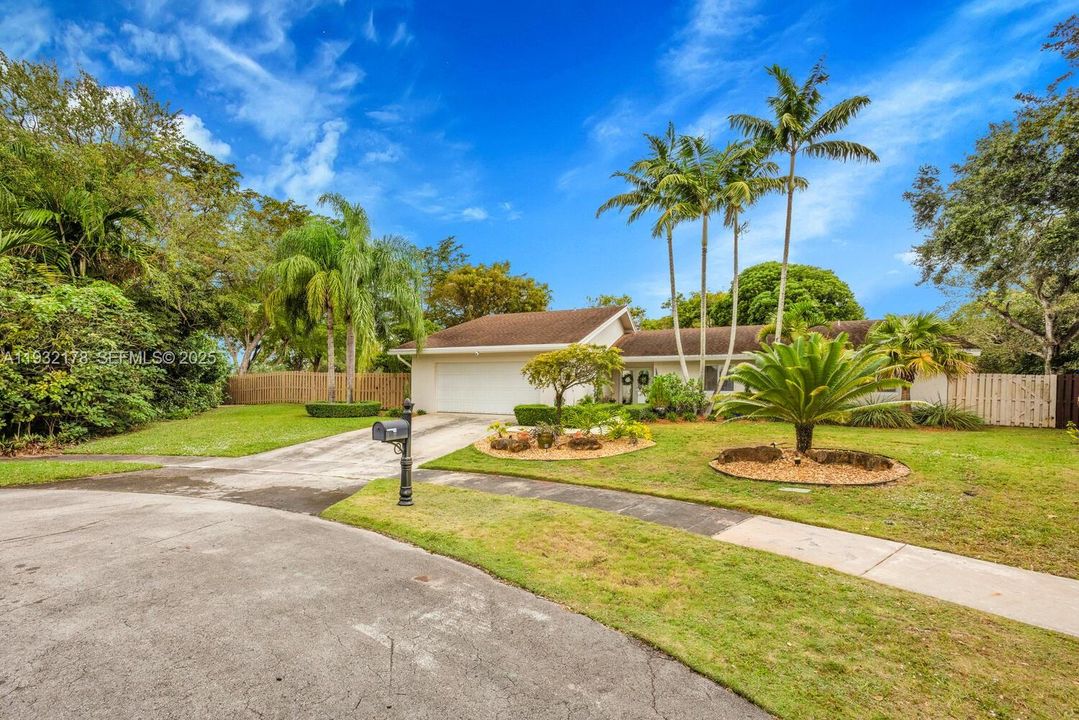 En Venta: $899,000 (5 camas, 2 baños, 2112 Pies cuadrados)