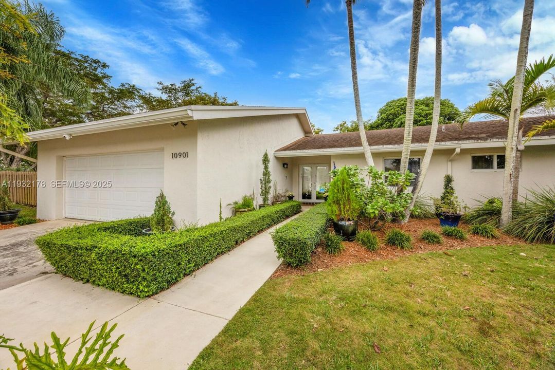 En Venta: $899,000 (5 camas, 2 baños, 2112 Pies cuadrados)