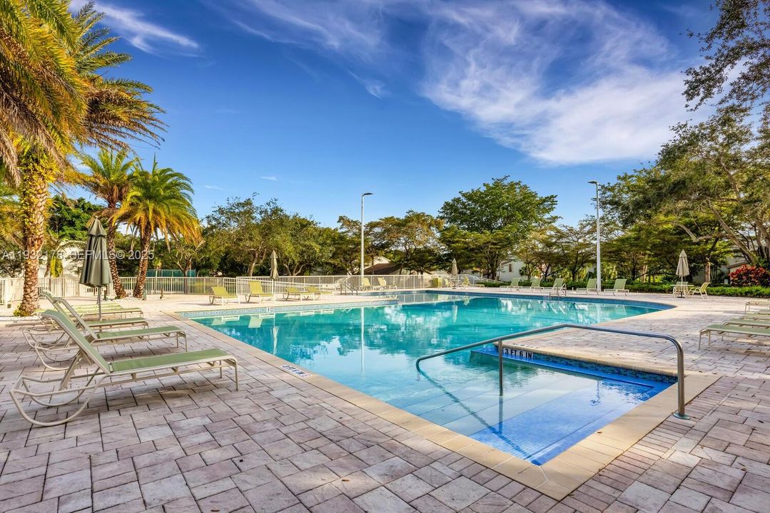 En Venta: $899,000 (5 camas, 2 baños, 2112 Pies cuadrados)