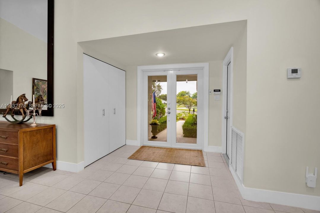 En Venta: $899,000 (5 camas, 2 baños, 2112 Pies cuadrados)