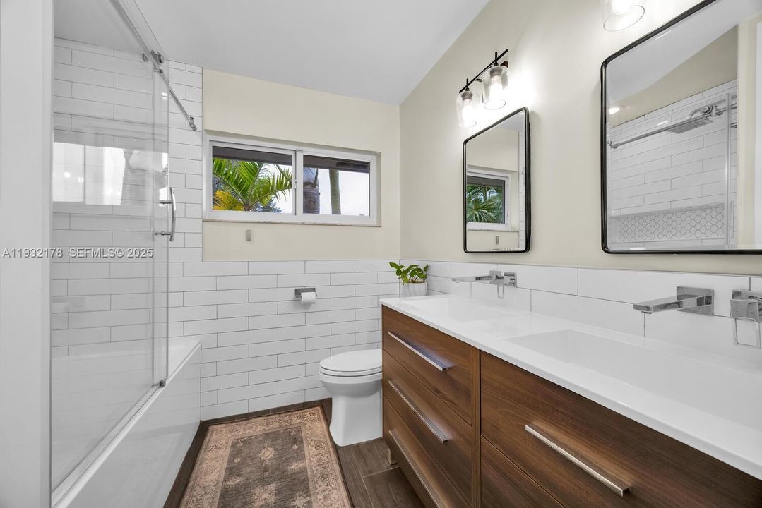 En Venta: $899,000 (5 camas, 2 baños, 2112 Pies cuadrados)