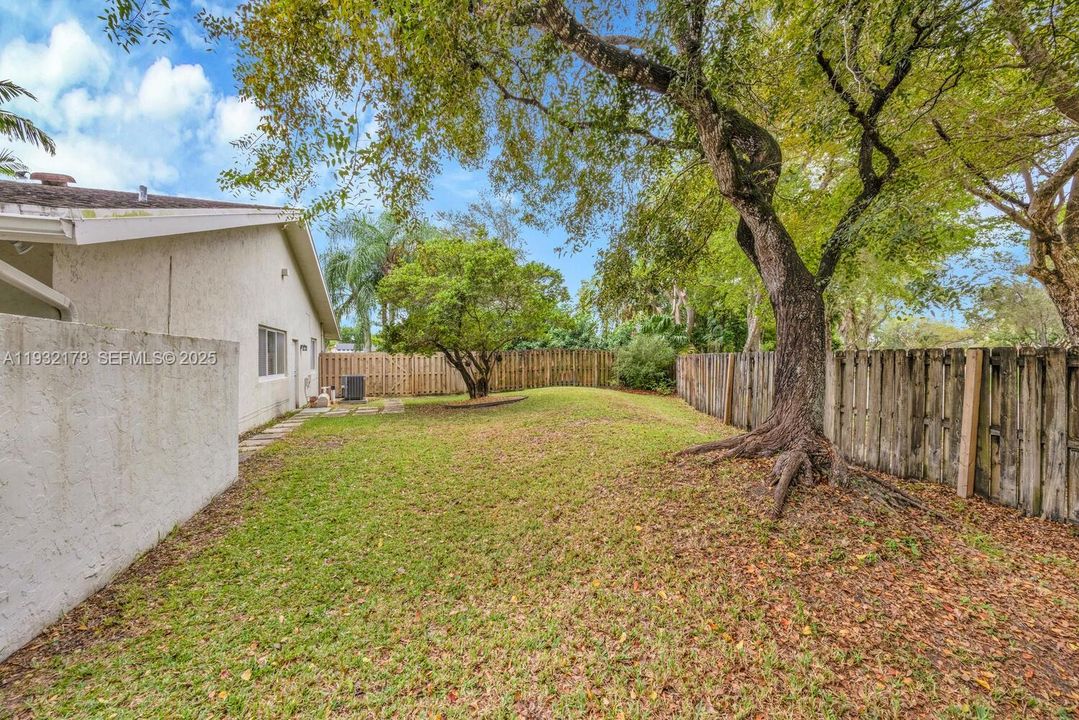 En Venta: $899,000 (5 camas, 2 baños, 2112 Pies cuadrados)