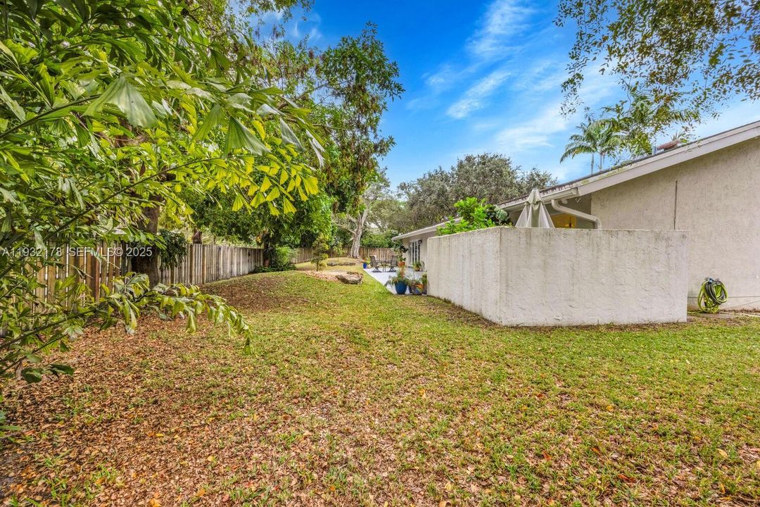 En Venta: $899,000 (5 camas, 2 baños, 2112 Pies cuadrados)